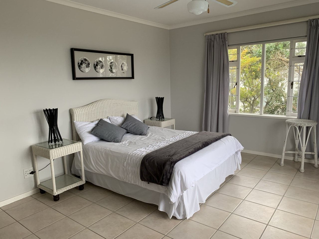 Second bedroom with garden view